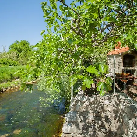 House Next To The River Miro Country house Zrnovnica