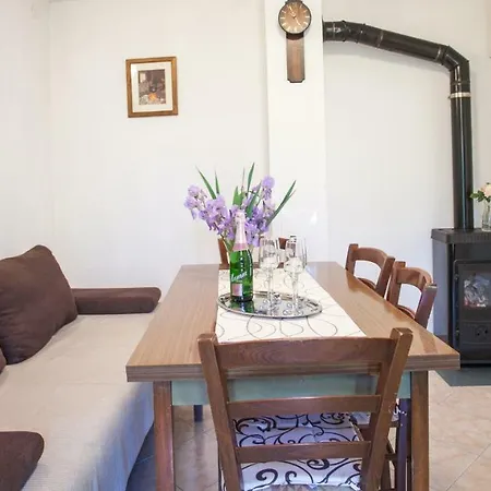 Country house House Next To The River Miro